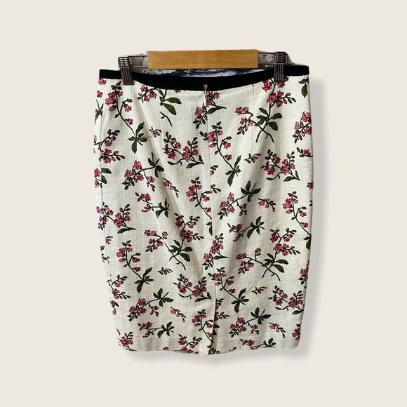 Ann Taylor Floral Pencil Skirt - Size 0 - Picture 4 of 5